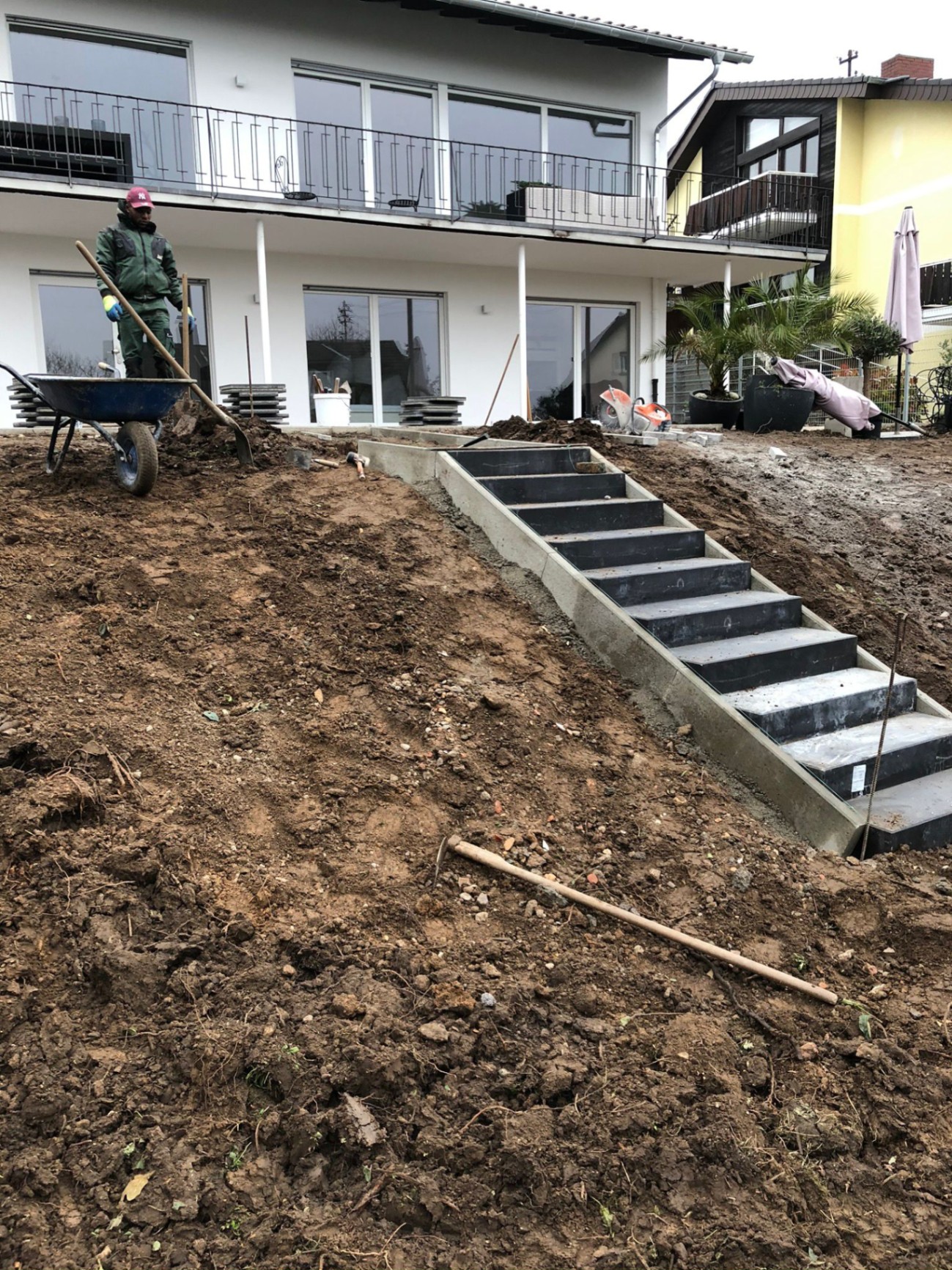 Hangtreppe vor der Rasenverlegung